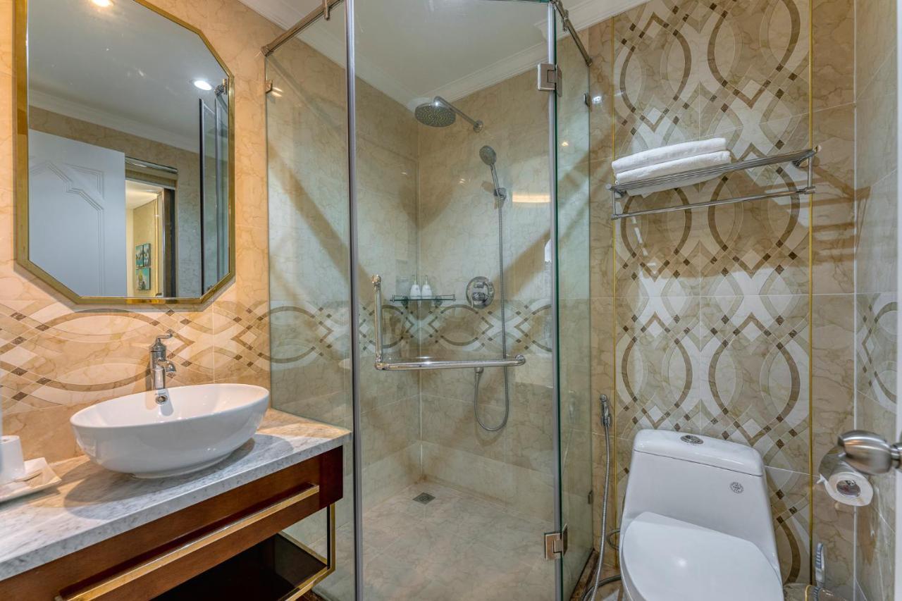 โกลเด้น ทรี โฮเทล แอนด์ อพาร์ตเมนต์ Hotel โฮจิมินห์ซิตี้ ภายนอก รูปภาพ